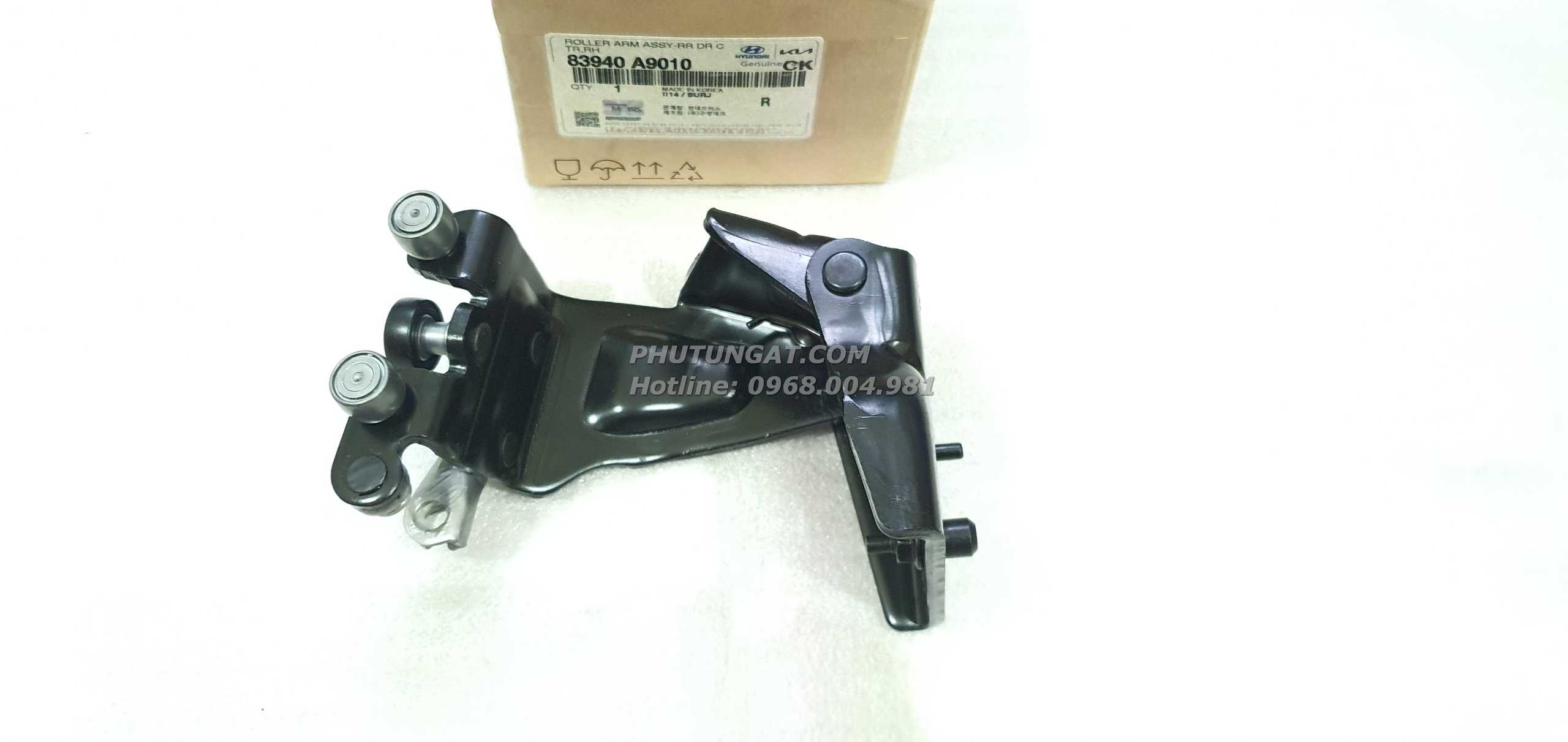 Phụ tùng ô tô AT | Con lăn cửa lùa sau phải Kia Sedona chính